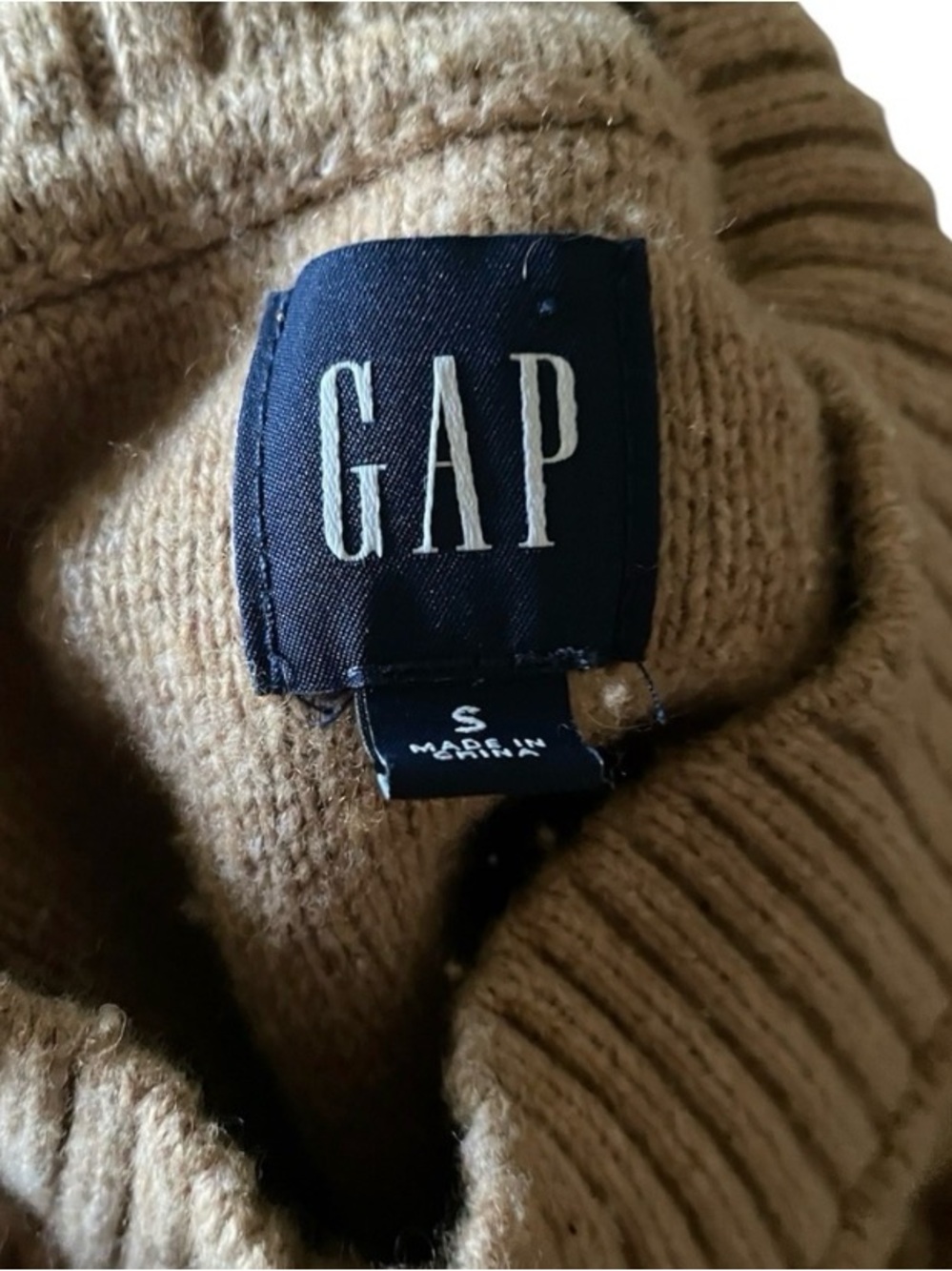 GAP women Camel Cable Turtleneck Sweater size s - Picture 4 of 4